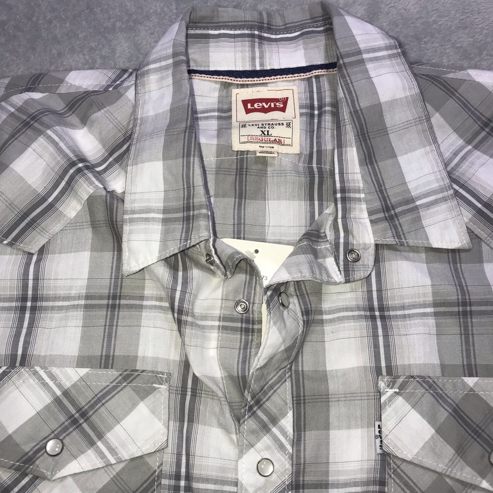 Men’s Levi’s red tab long sleeve shirt NWT SIZE XL